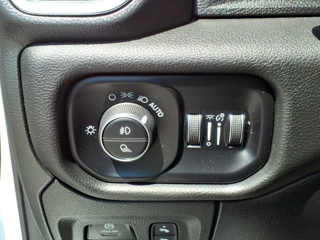 2024 RAM 1500 Laramie Crew Cab 4x4 5'7" Box