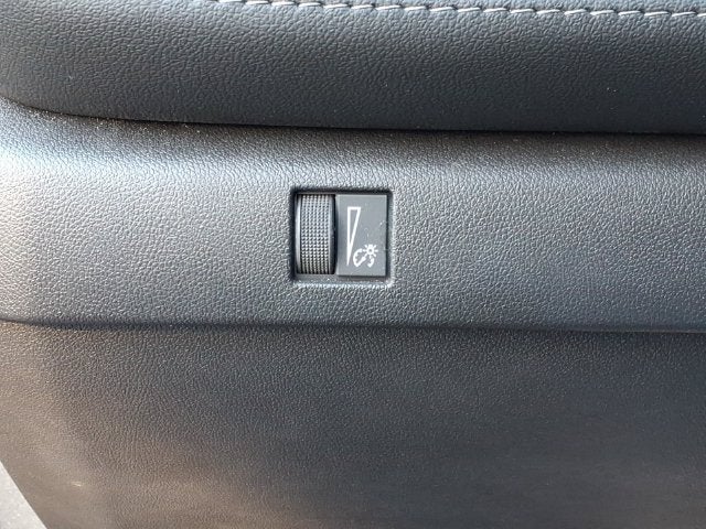 2024 Chevrolet Colorado LT - Photo 18