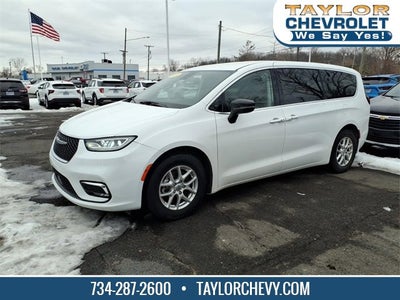 2024 Chrysler Pacifica Touring L