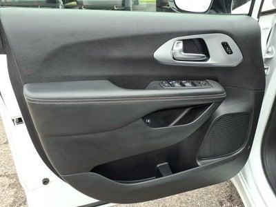 2024 Chrysler Pacifica Hybrid S Appearance Pkg