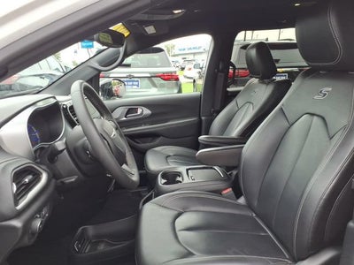 2024 Chrysler Pacifica Hybrid S Appearance Pkg