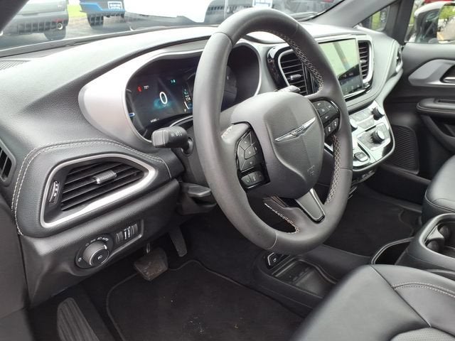 2024 Chrysler Pacifica Hybrid S Appearance Pkg
