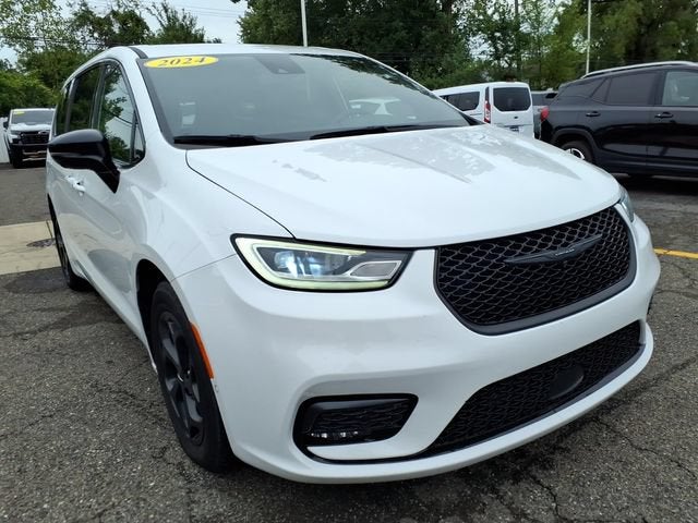2024 Chrysler Pacifica Hybrid S Appearance Pkg