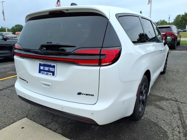 2024 Chrysler Pacifica Hybrid S Appearance Pkg