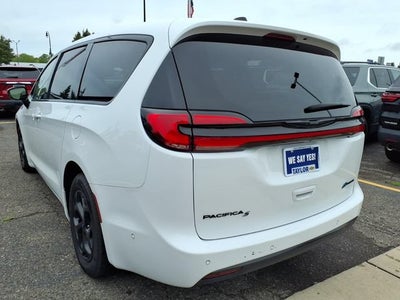 2024 Chrysler Pacifica Hybrid S Appearance Pkg