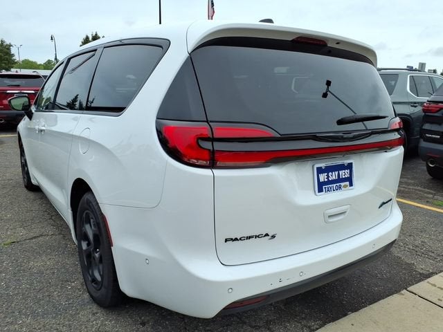 2024 Chrysler Pacifica Hybrid S Appearance Pkg