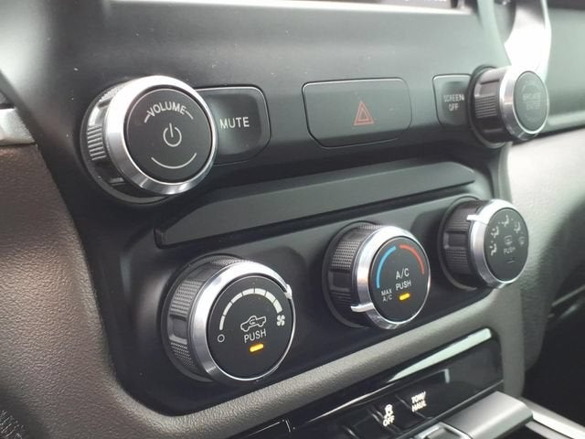 2019 RAM 1500 Big Horn/Lone Star Crew Cab 4x4 5'7" Box